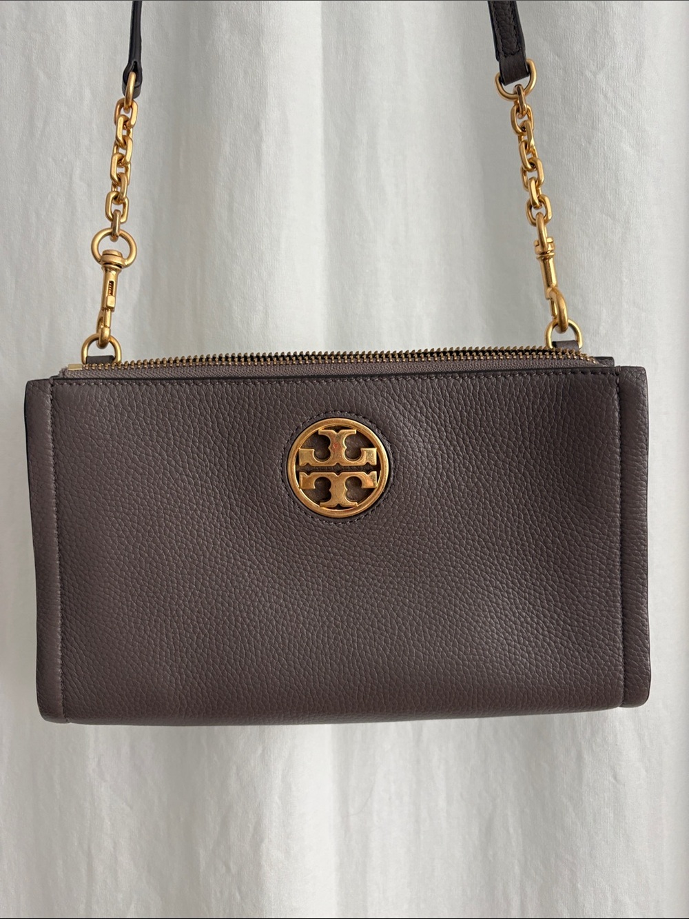 Tory Burch Pebbled Leather CarsonCrossbody in with Gold Hardware